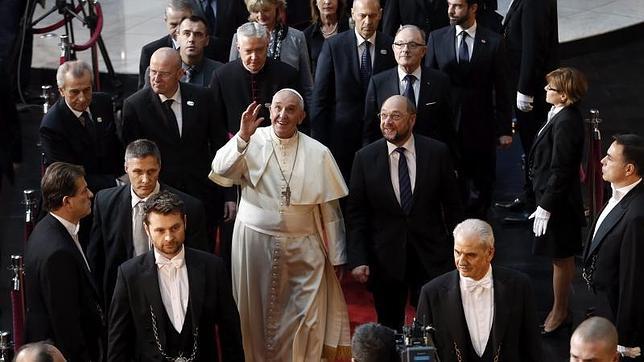 Sólo los diputados españoles de IU plantan al Papa Francisco en Estrasburgo