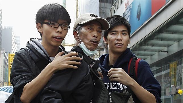 Dos líderes de la protesta en Hong Kong, Joshua Wong y Lester Shum