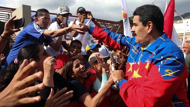 Maduro refuerza la red de informantes y propagandistas creada por Chávez en la región