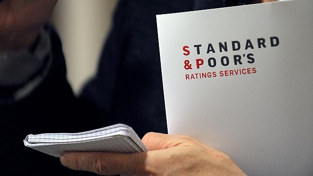 S&amp;P eleva el «rating» de siete bancos españoles y mantiene el de otros siete