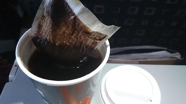 ¿Café en bolsitas de té en los vuelos a Sevilla? Yes, it is