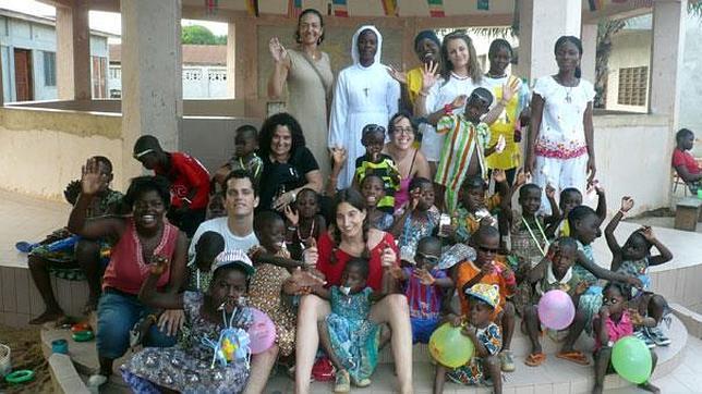 Magia por Benin; ilusionismo al servicio de un mundo mejor