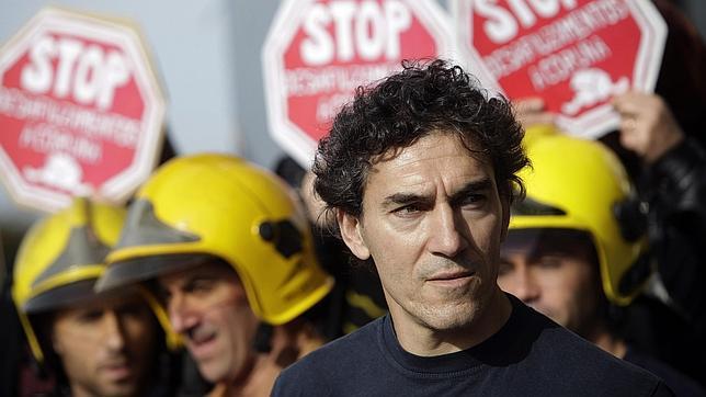El bombero que se negó a desalojar a Aurelia Rey, Roberto Rivas, ha participado en la protesta
