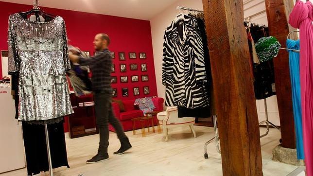 Una tienda de ropa en Madrid saca el stock