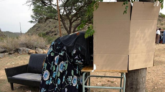 Namibia celebra las primeras elecciones electrónicas del continente