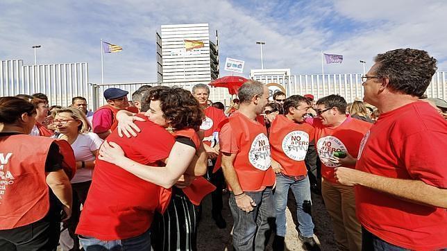 Los trabajadores celebran el fallo que declaraba nulo el ERE en RTVV