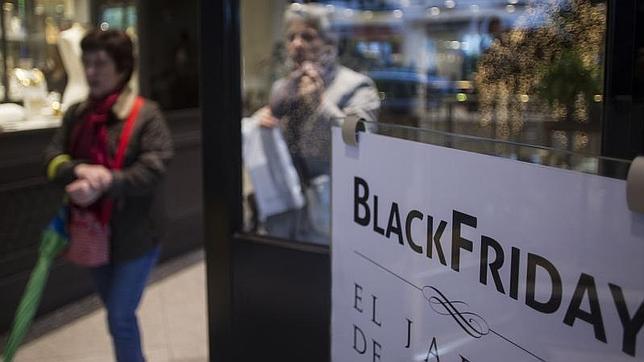 Los comerciantes de «El Jardín de Serrano» se han unido en bloque para celebrar el «Black Friday»