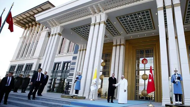 Erdogan recibió al Papa este viernes en el palacio presidencial
