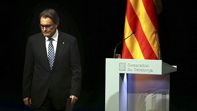 El presidente catalán y líder de CiU, Artur Mas, tras pronunciar su conferencia titulada «Después del 9N: tiempo de decidir, tiempo de sumar»