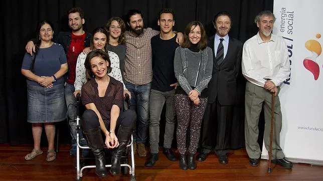 Blanca Marsillach, con los actores, el director y los responsables de la producción