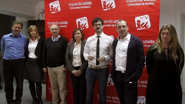 Tania Sánchez, la segundo por la izquierda, resultado la ganadora de las elecciones primarias abiertas de Izquierda Unida (IU)