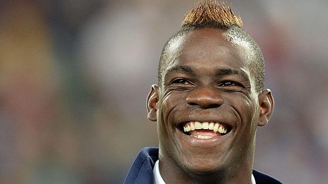 Mario Balotelli pide disculpas por su «mensaje racista» en las redes sociales