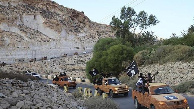 Los yihadistas resisten seis meses de bombardeos y abren el frente libio