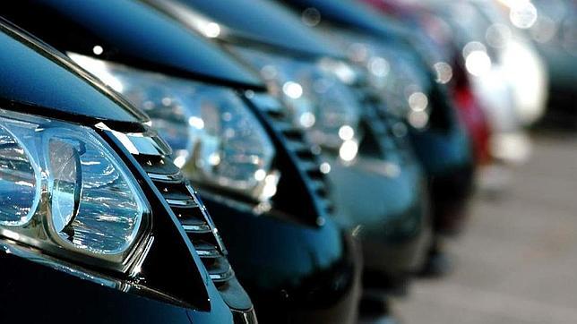 La bajad en en el precio del crudo incentiva la venta de coches a escala global.
