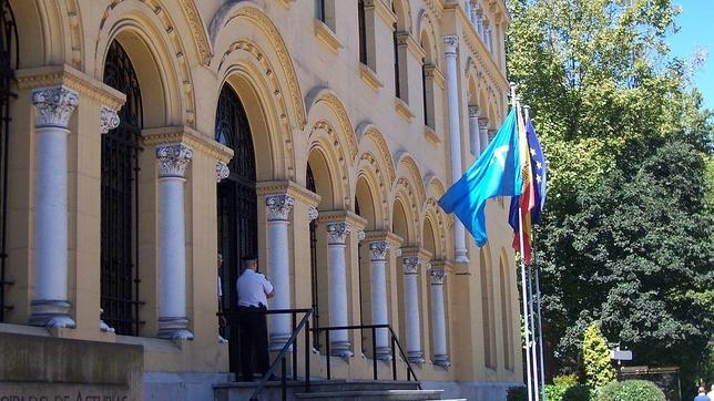 Sede del principado de Asturias. Una de sus plantas es un apartamento disponible para el presidente del Principado