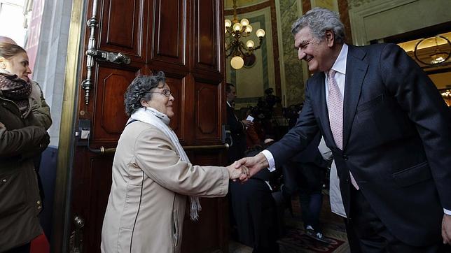 Poca gente y bienvenida con caldo y chocolate en la jornada de puertas abiertas del Congreso