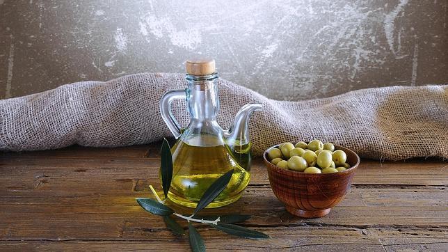 El aceite de oliva virgen es un componente básico de la dieta mediterránea