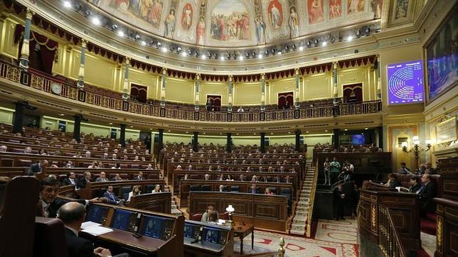 Esqueletos, disparos, la bronca de Suárez a Tejero y otras historias del Congreso