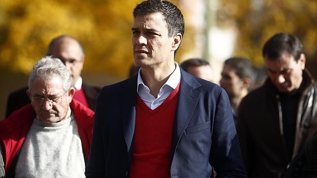 Pedro Sánchez tendrá que elegir en 2015 entre el PP o Podemos, según los sondeos