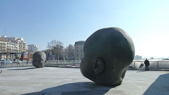 Las dos esculturas se ubican en la salida de la estación del AVE de Atocha