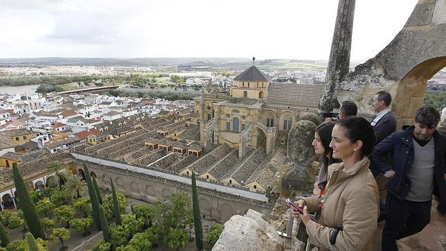 La Junta estudia emitir sus propios folletos turísticos sobre la Mezquita-Catedral