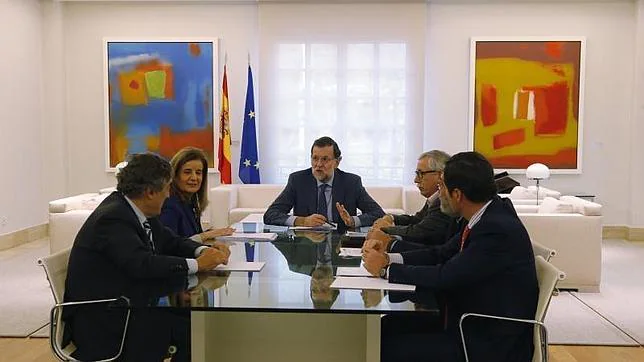 Imagen del encuentro entre Mariano Rajoy y los agentes sociales