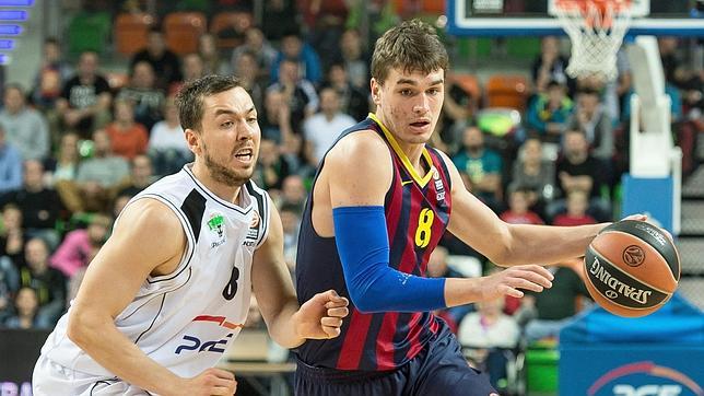 La octava victoria del Barça llega tras un paseo en Polonia (65-104)