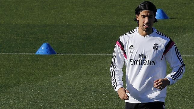 Khedira, intrigado por su futuro