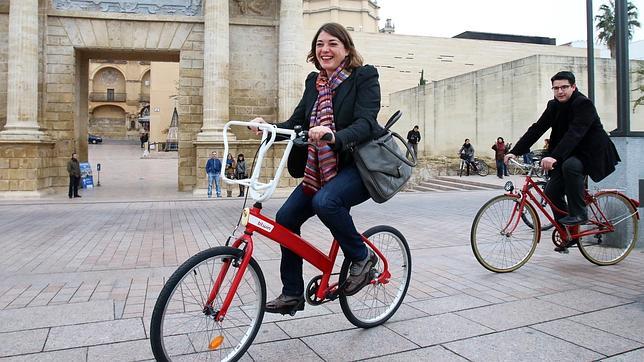 Los recortes en carreteras en Andalucía pueden salirle muy caros a la consejería de la bicicleta