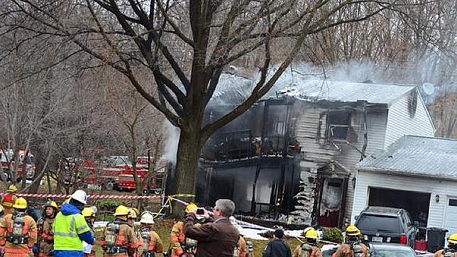 Seis muertos al chocar una avioneta contra una casa a las afueras de Washington