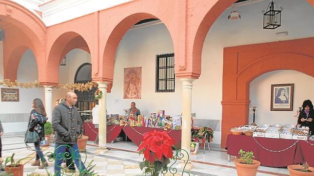 La Hermandad se vuelca para adecentar la capilla incendiada