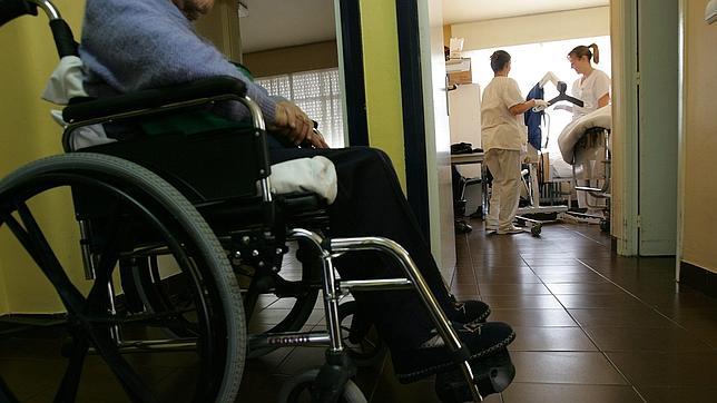 El Servicio Andaluz de Salud reconoce que no tiene geriatras en sus hospitales