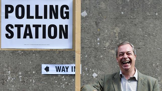 Nigel Farage: «Estaríamos mejor sin el cadáver moribundo de la Unión Europea»