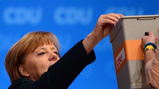 La «aclamación» de Merkel en el congreso de la CDU lanza su candidatura para 2017