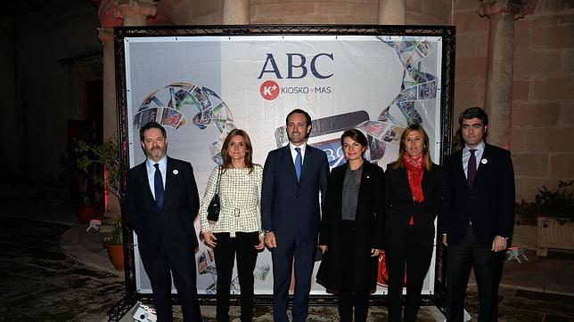 De izquierda a derecha: Bieito Rubido, director de ABC; Ana Delgado, directora general de ABC; José Ramón Bauzá, presidente de Baleares; Marga Durán Cladera, diputada; Teresa Palmer Tous, delegada del Gobierno, y Luis Enríquez, consejero delegado de Vocento