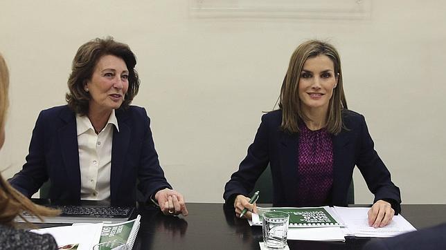 La Reina y la AECC tratan la estrategia para implicar más a empresas y sociedad