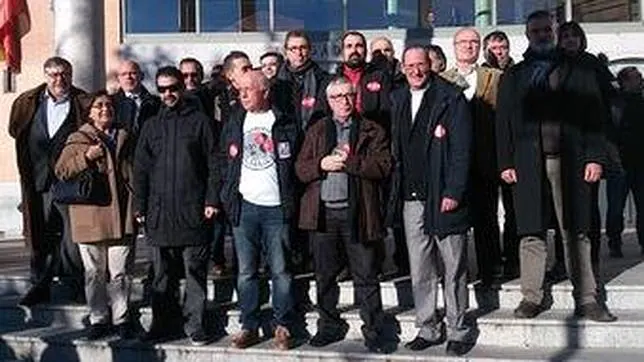 Fernández Toxo, segundo por la derecha, apoyó con su presencia a los sindicalistas acusados