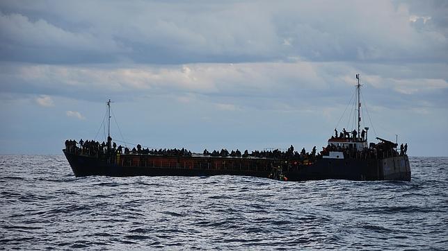 El buque oceanográfico Sarmiento de Gamboa ha rescatado a 194 inmigrantes