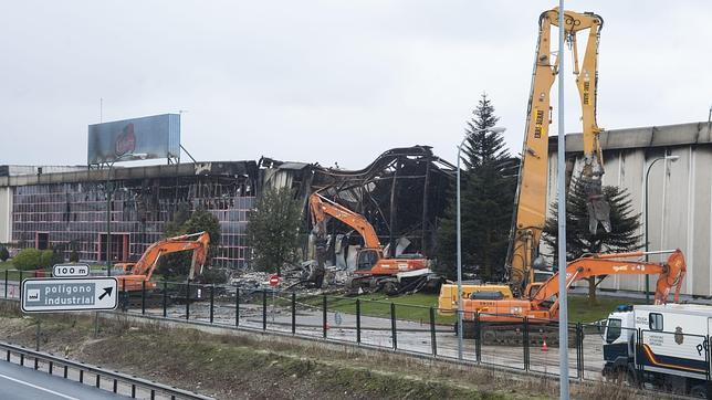 Comienza la investigación sobre incendio de Campofrío con las actividades de desescombro