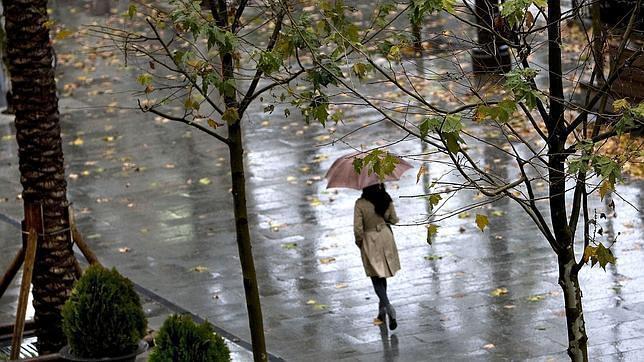 La lluvia se suma al frío gélido este fin de semana en Sevilla