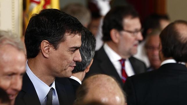 Fernández Díaz subiría el sueldo a Rajoy... y Sánchez propone reducir el de los altos cargos