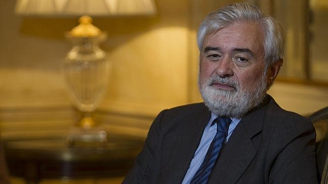 Darío Villanueva, elegido nuevo director de la RAE por mayoría absoluta