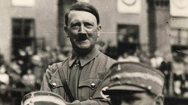 Los restos de Adolf Hitler habrían sido enterrados en la cripta de un búnker subterráneo bajo un edificio hoy ocupado por un hotel