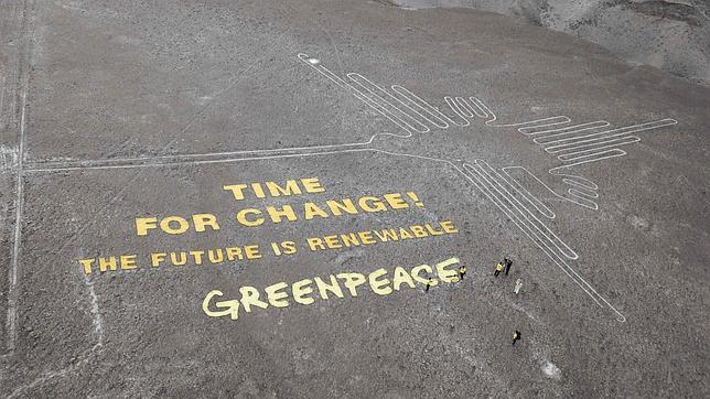 Greenpeace se disculpa por su mensaje a favor de las renovables desplegado en las Líneas de Nazca