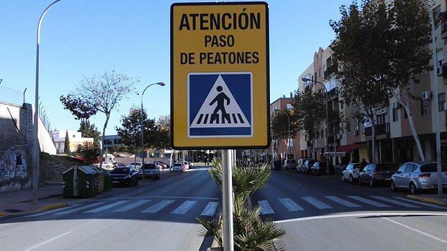 Refuerzan la señalización de los pasos de peatones en varias avenidas