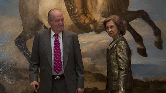 Los Reyes Juan Carlos y Sofía presidirán el funeral de Madrid por la duquesa