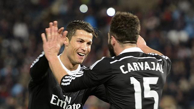 Cristiano y Carvajal celebran un gol en el último partido ante el Almería