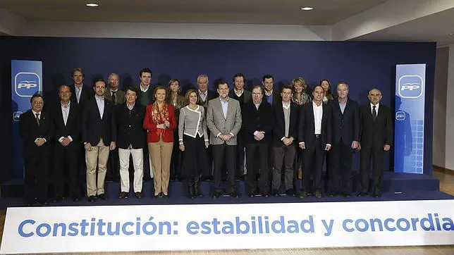 Mariano Rajoy posa junto a la cúpula de su partido
