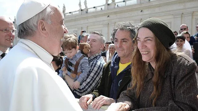 Patti Smith y el Papa Francisco, en abril de 2014