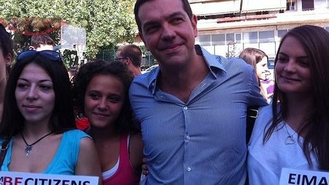 Tsipras, con alumnas de un Liceo técnico de Atica